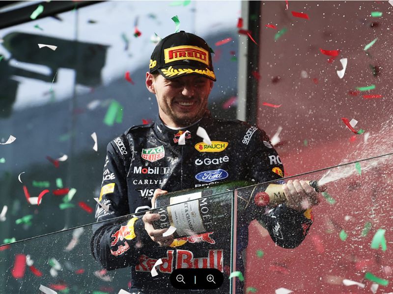 Max Verstappen comemorando pódio